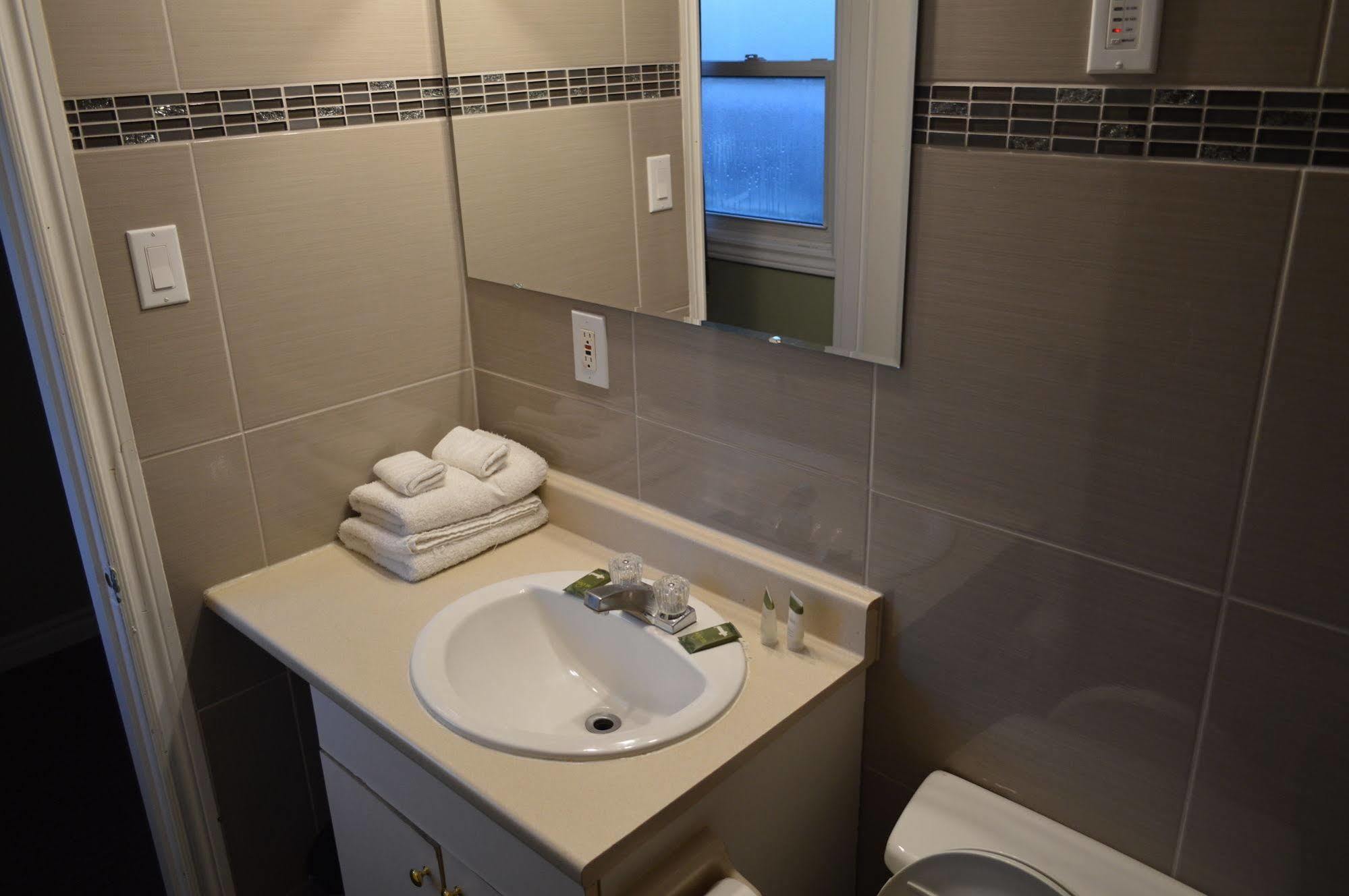 Kitchener Motel Exteriör bild